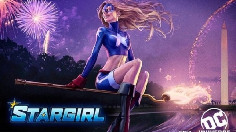 Joel McHale to play Starman in Stargirl TV series